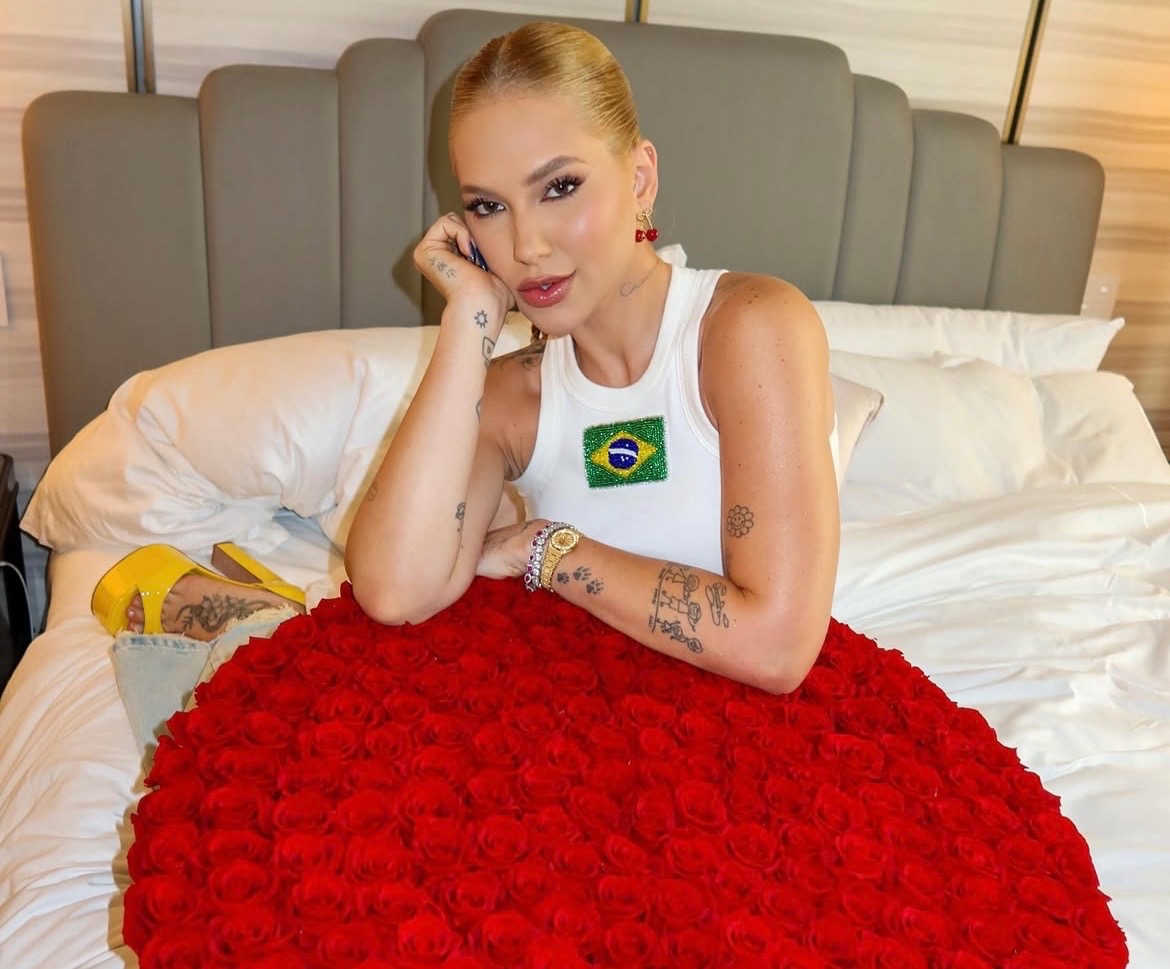 Virginia recebe rosas vermelhas no Dia dos Namorados; Vini Jr. reage; veja