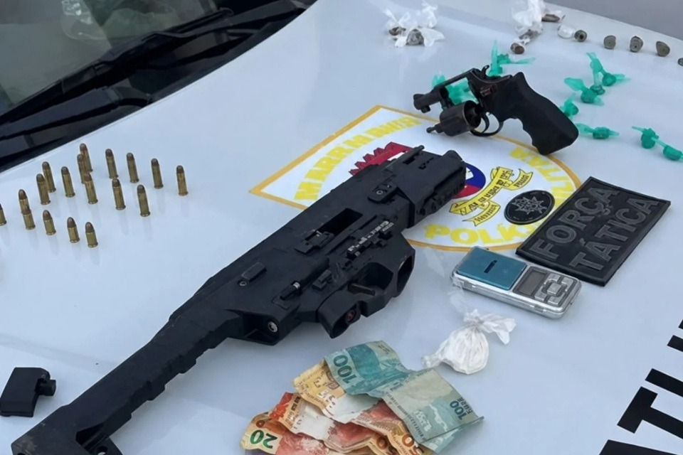 Polícia apreende submetralhadora de uso restrito e drogas no interior do RN