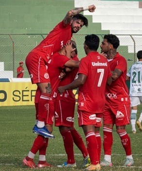 América vence o Sousa fora de casa e chega embalado ao mata-mata da Série D