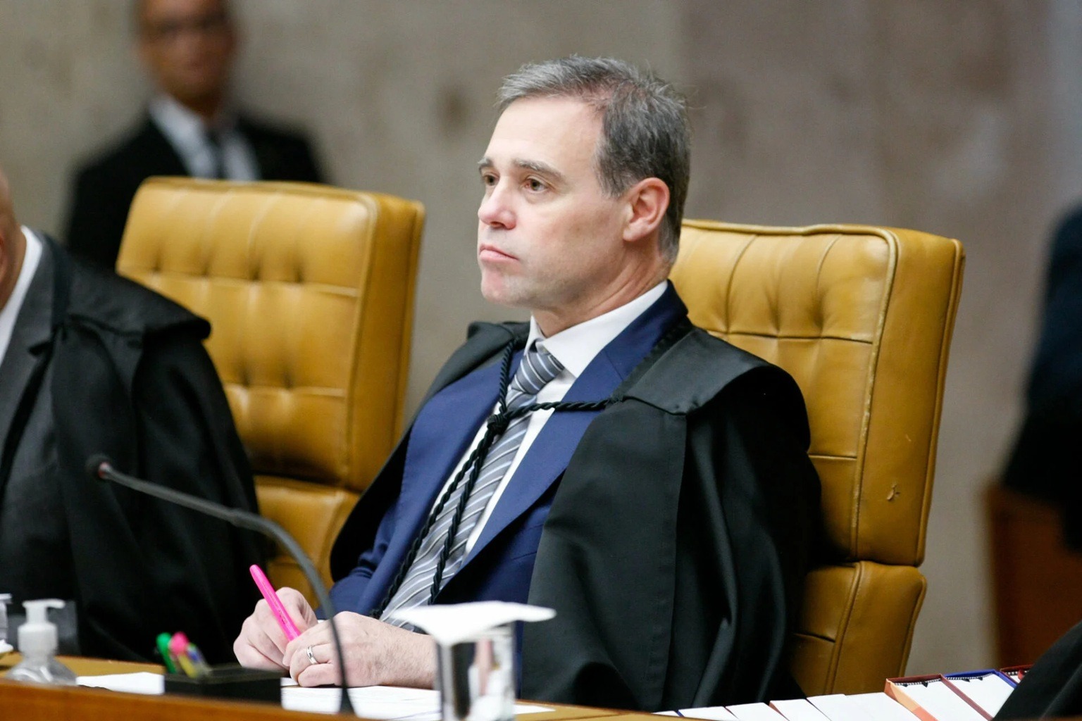 André Mendonça vai decidir destino de Vorcaro nos próximos dias