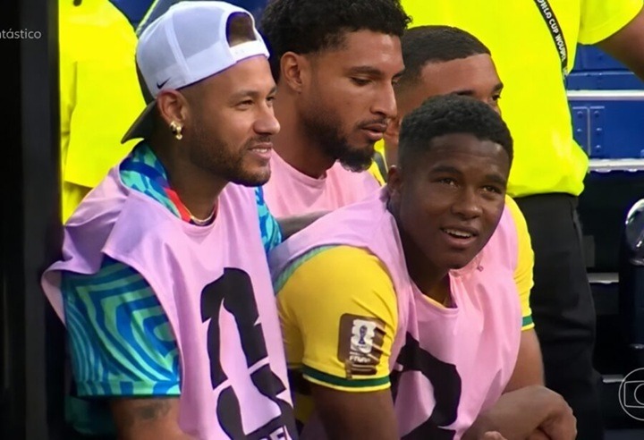 [VÍDEO] “Se eu pudesse, eu entrava”: dublagem revela desabafo de Endrick com Neymar na estreia do Brasil