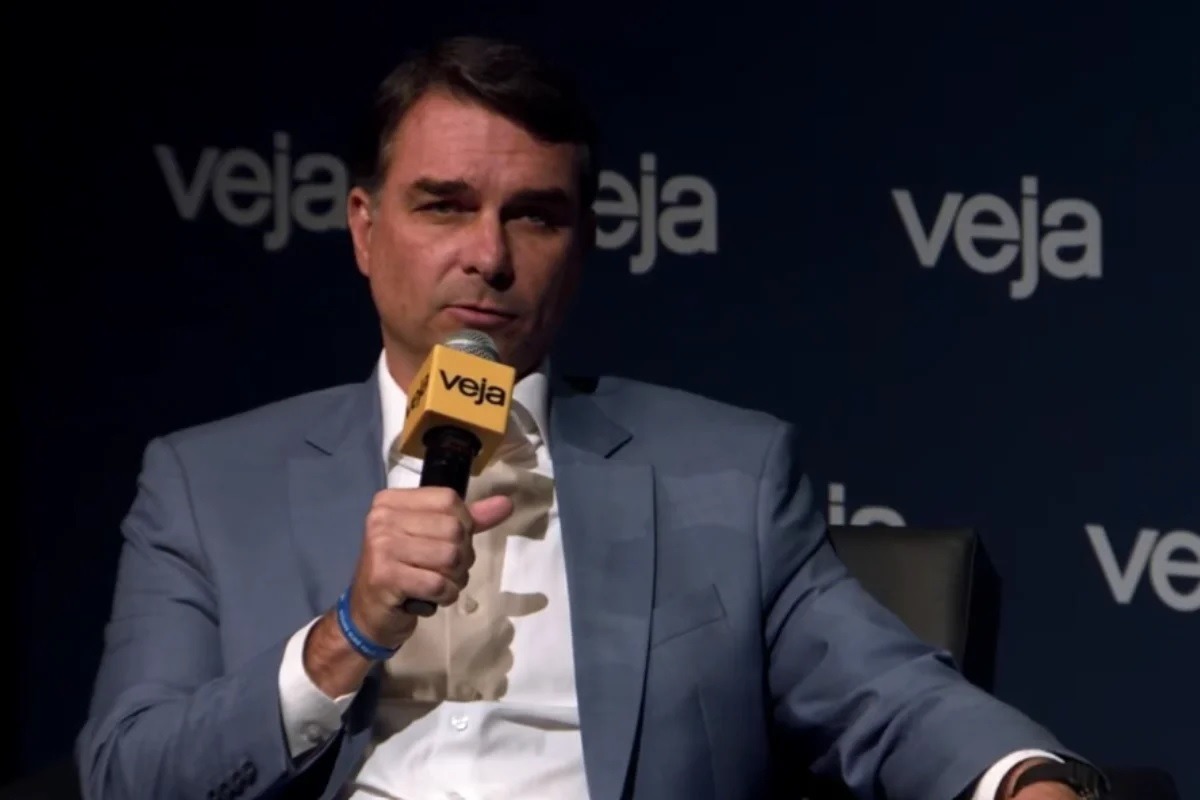 Flávio Bolsonaro: “A única pessoa que quer tarifa no Brasil é o Lula”