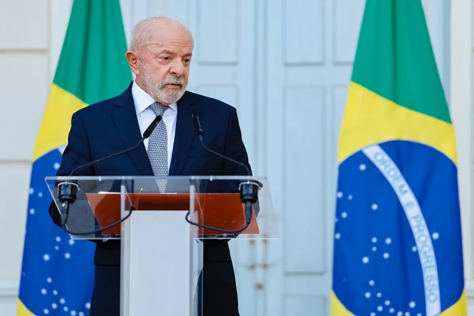 VÍDEO: Lula é flagrado dando bronca em Mauro Vieira por chegar cedo a reunião do G7