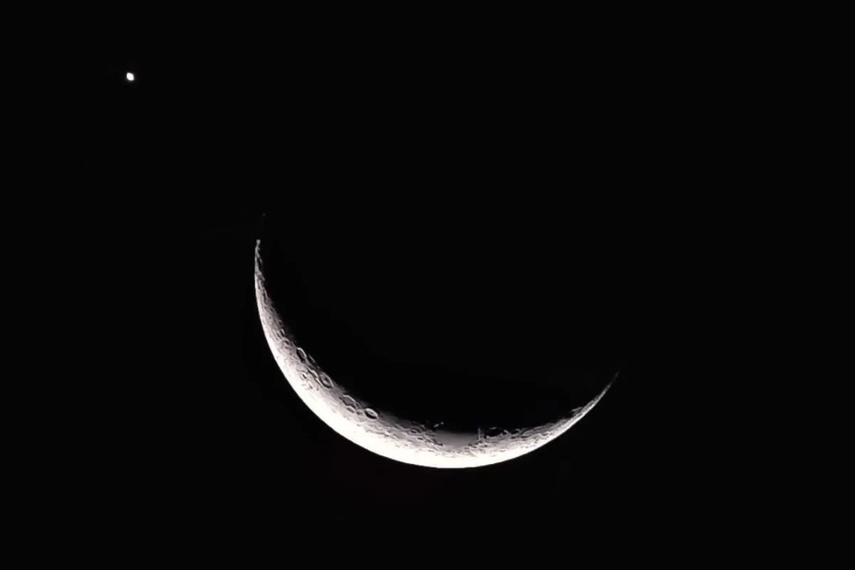 Fenômeno raro volta a iluminar o céu nesta noite; veja como observar a conjunção de planetas e da Lua