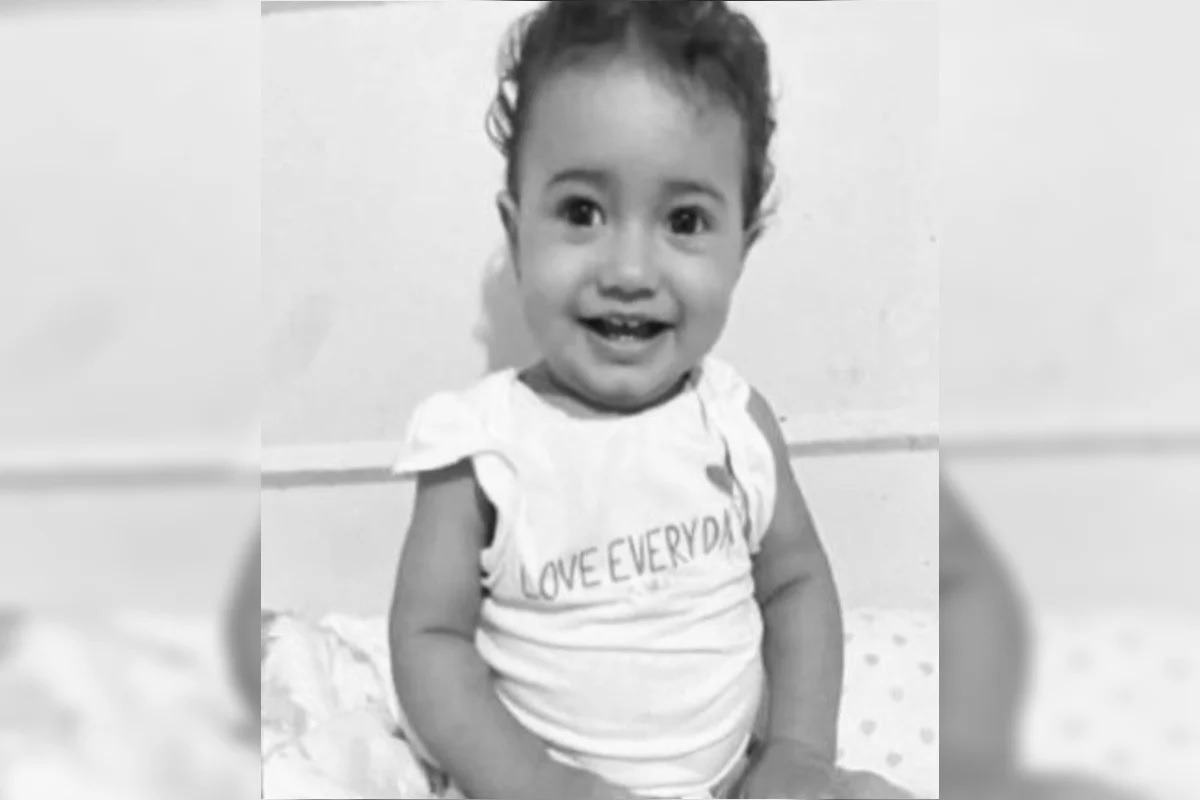 Menina de 2 anos encontrada morta após desaparecer em fazenda morreu por desidratação e hipotermia, aponta laudo