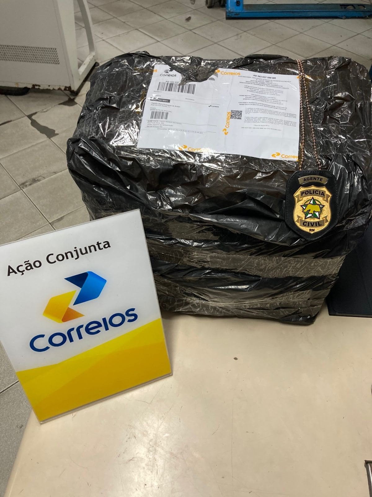 Joias de R$ 500 mil seriam enviadas pelos Correios após golpe do falso sequestro; trio é preso em Natal