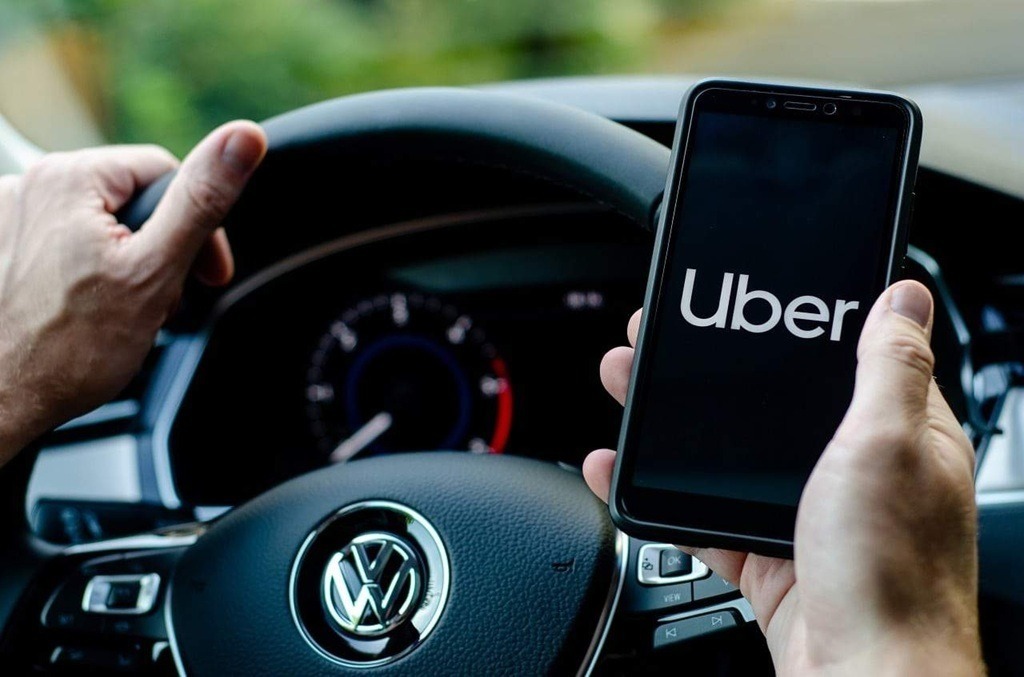Veja os carros que não podem mais circular como Uber Black e Uber Comfort