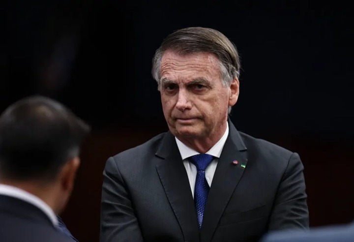 Bolsonaro presta depoimento sobre arma nesta terça (23)
