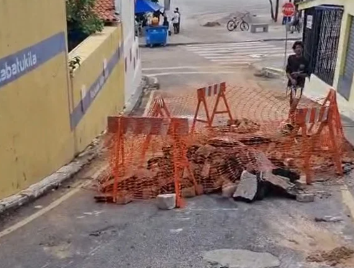 Descida de veículos para Avenida Erivan França em Ponta Negra é interditada para obra da Caern