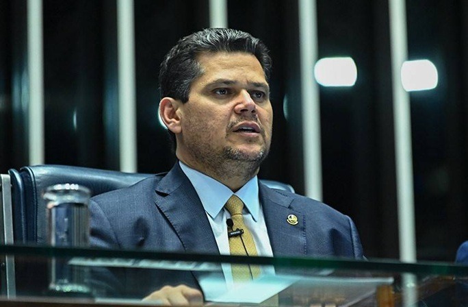 Alcolumbre marca votação de PEC de R$ 30 bi no Senado e põe governo em alerta