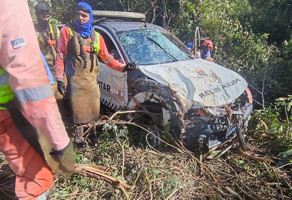 Viatura da PM capota na BR-101 no RN