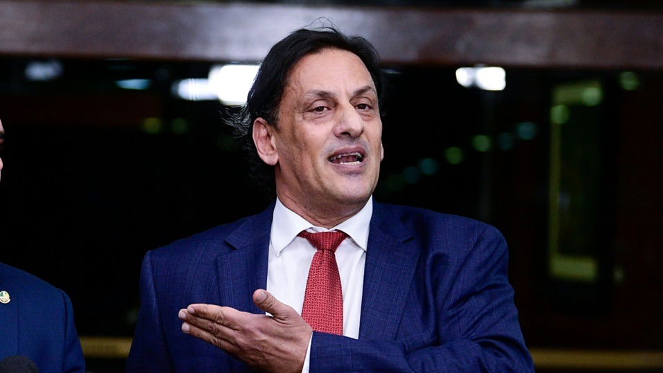 Moraes manda investigar celulares de Wassef, advogado de Bolsonaro