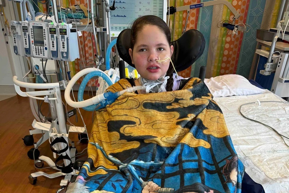 Menina de 13 anos tem 3 membros amputados após complicações da gripe