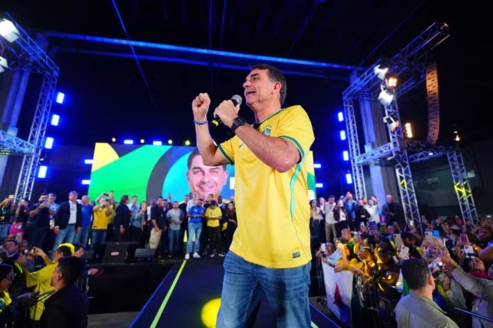 Flávio domina engajamento nas redes e lidera crescimento de seguidores a 90 dias das eleições