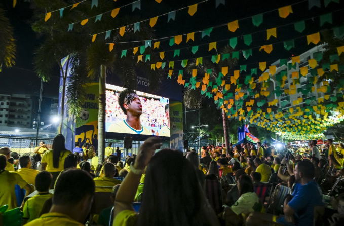 Igrejas evangélicas cancelam ou mudam horário do culto de domingo para fieis verem jogo do Brasil na Copa, gerando polêmica...