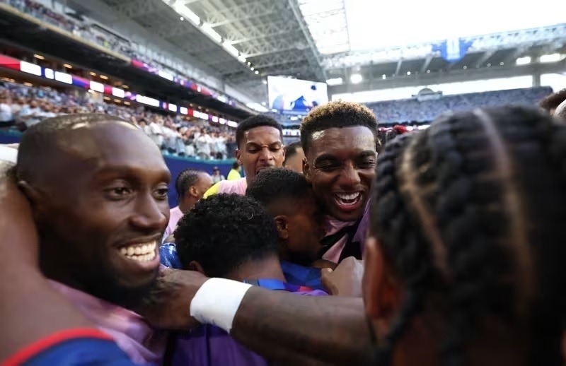 [VÍDEO] Jogadores de Cabo Verde são recebidos com festa após participação histórica na Copa do Mundo