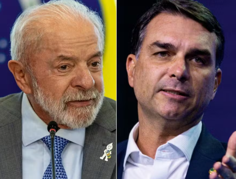 Ao desembarcar nos EUA para audiência sobre tarifas, Flávio Bolsonaro critica Lula: ‘Enquanto ele mostra o dedo do meio, vim...