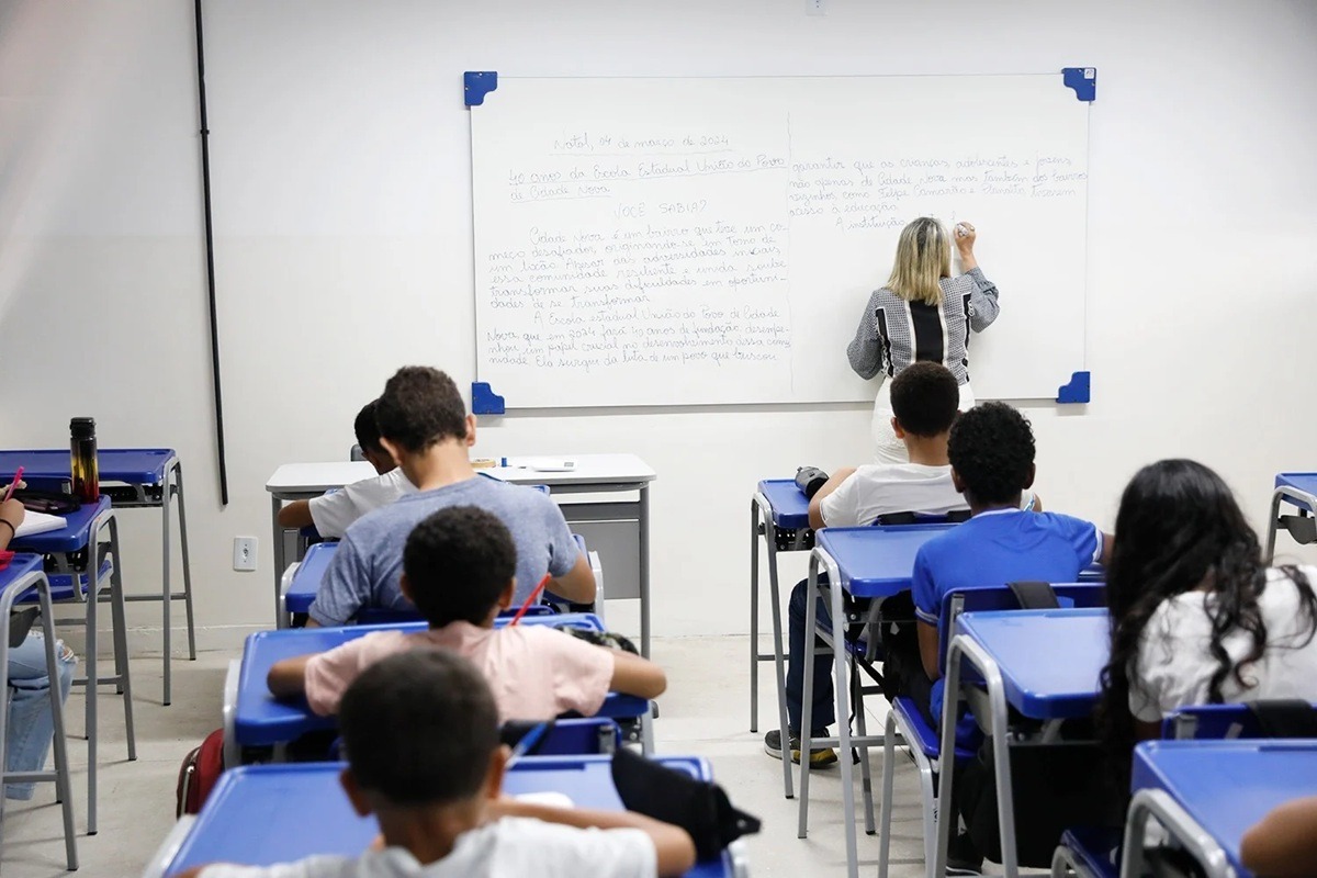 Governo convoca professores temporários para a rede estadual de ensino