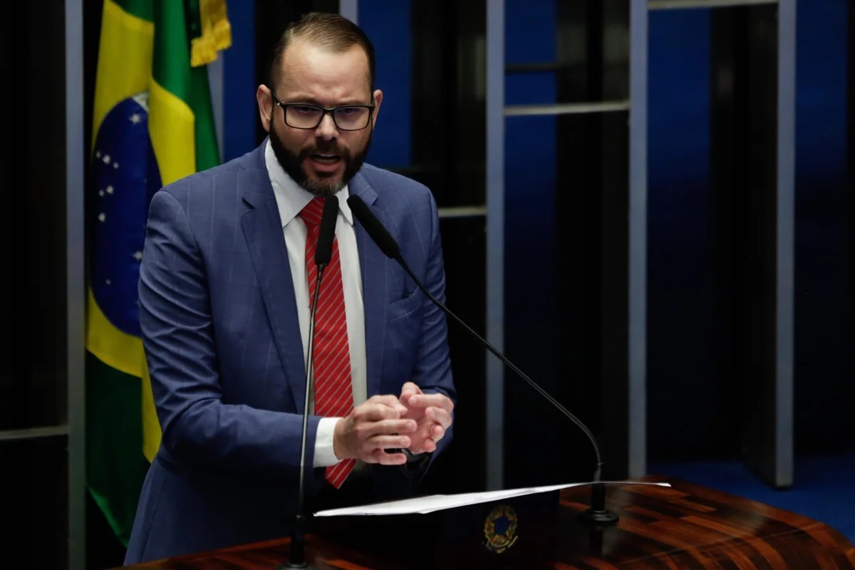 [VÍDEO] Senador usa festa junina para associar PT a "quadrilha"