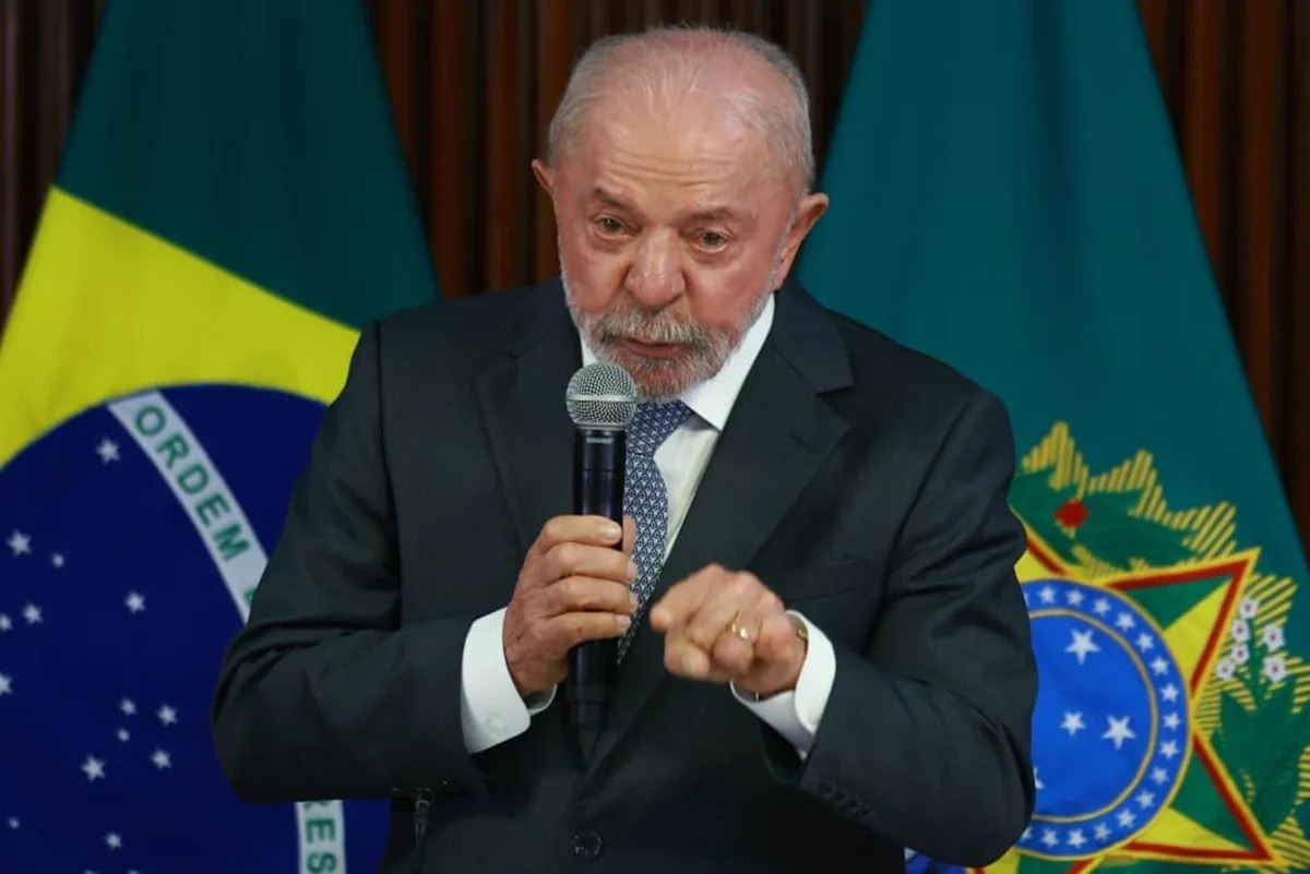 Com PEC travada no Senado, Lula defende fim da escala 6x1