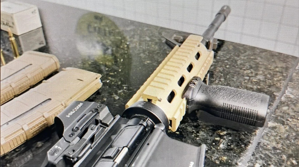 PRF prende motorista que transportava fuzil de uso restrito na BR-101