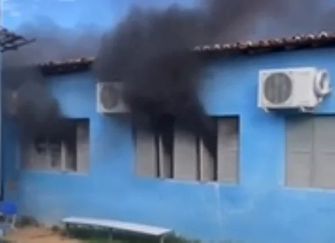 Princípio de incêndio em ar-condicionado assusta alunos em escola no interior do RN