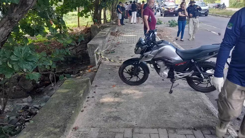 Motociclista de 22 anos morre após ser atingido por ônibus na BR-226, em Natal
