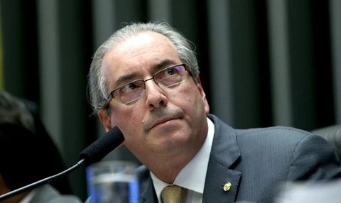 Dino determina bloqueio de R$ 6,1 milhões de Eduardo Cunha em investigação sobre emendas