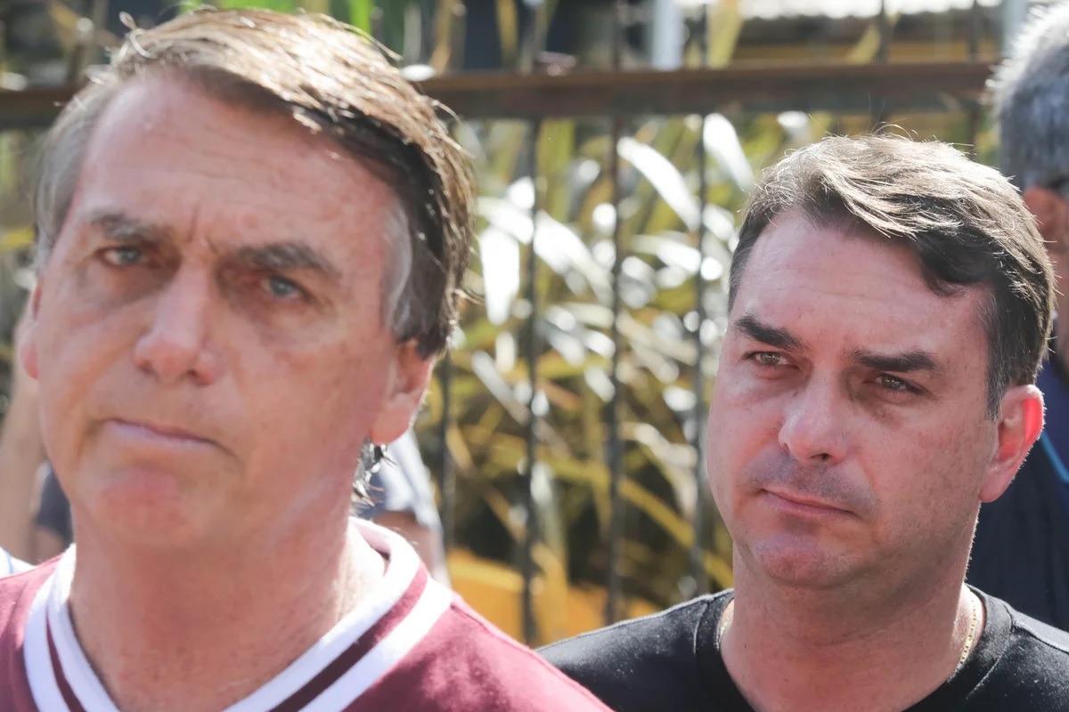 Moraes suspende visita de Flávio a Bolsonaro e dá 48h para explicar carta