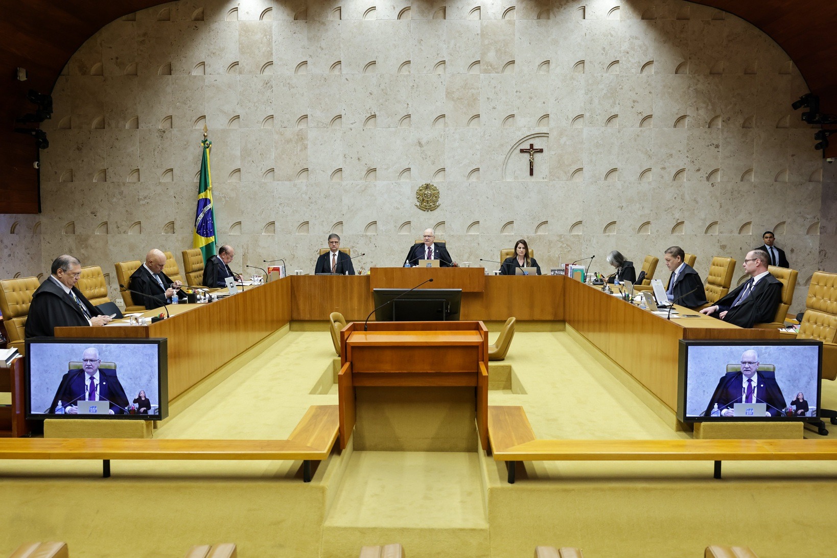 Ministros do STF veem exagero de Moraes em decisão sobre carta de Bolsonaro