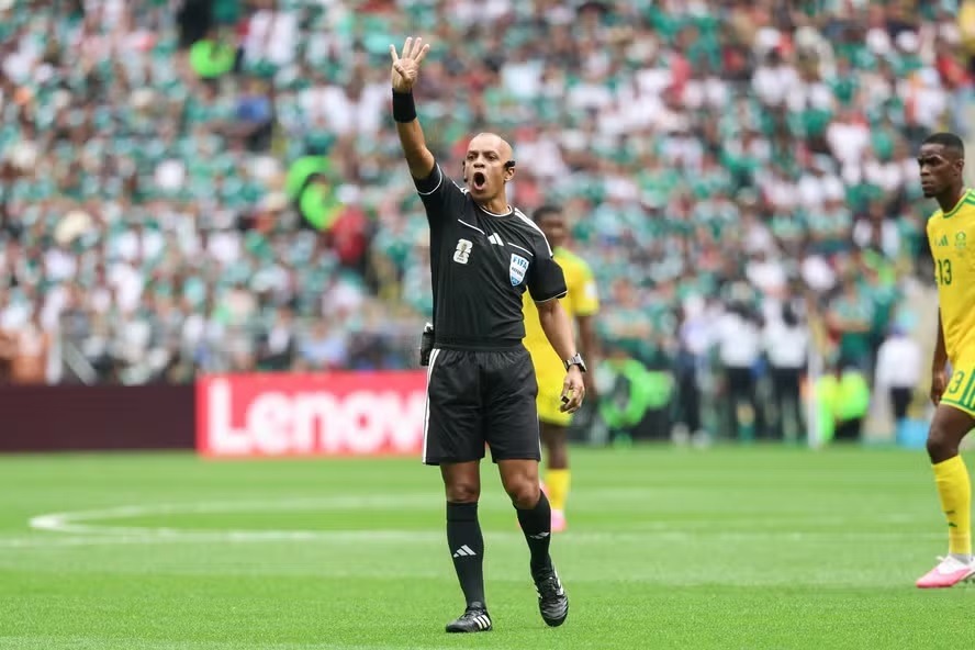 Árbitro brasileiro está entre favoritos para apitar a final da Copa do Mundo