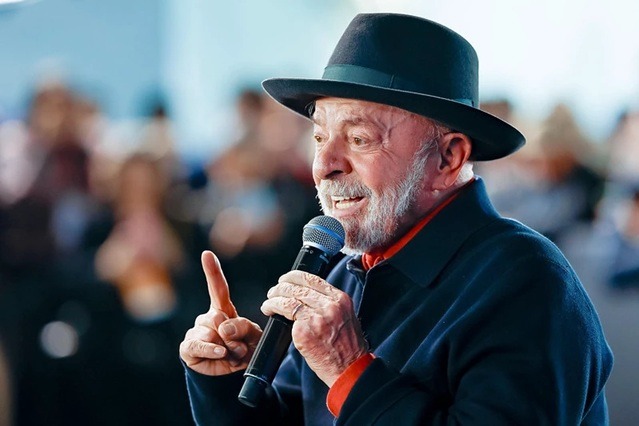 Lula diz que dentadura do SUS é mais tecnológica que a de Trump