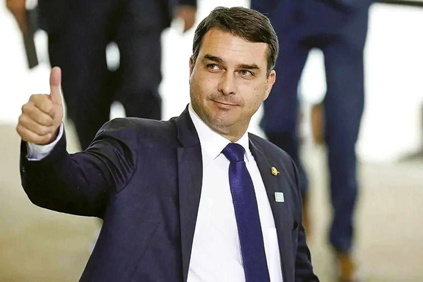Flávio Bolsonaro diz que vai abrir mão de segurança da PF durante campanha eleitoral