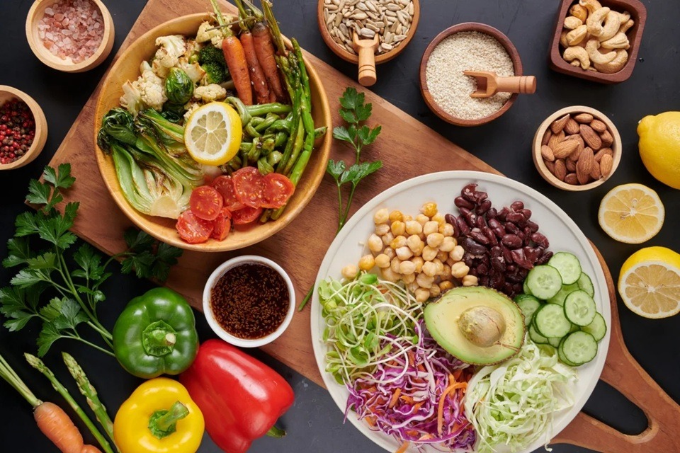 Os 3 alimentos que aparecem no prato de quem vive até os 100 anos