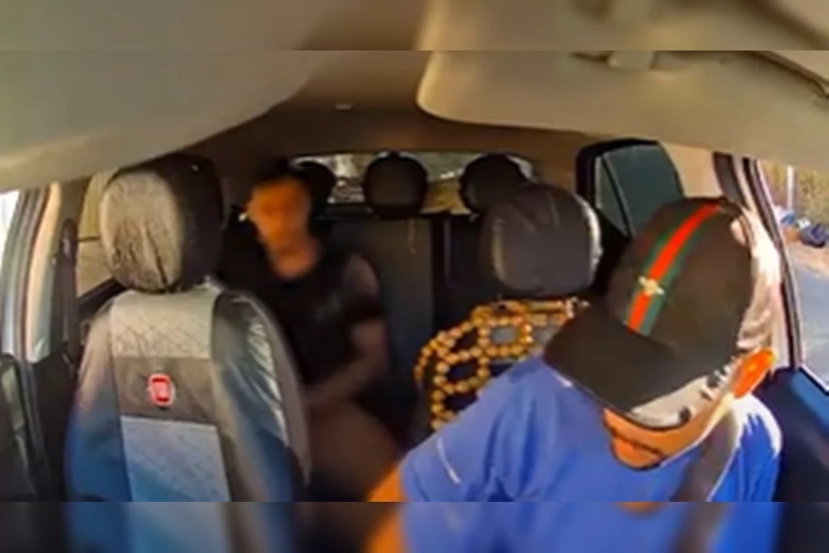 [VÍDEO] Homem se masturba em carro de aplicativo e é detido pela polícia; veja