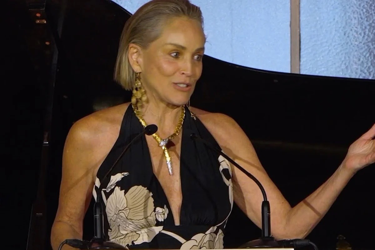Sharon Stone diz que deixou de usar maconha após derrame: "Morrendo"