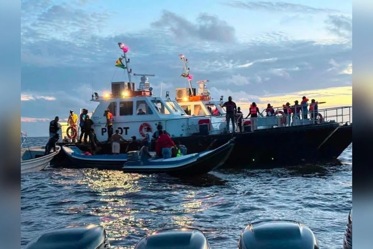 Naufrágio de balsa deixa 27 mortos e 83 desaparecidos
