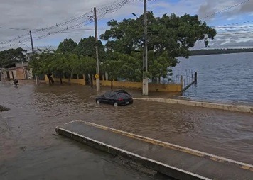 VÍDEO: Lagoa de Extremoz transborda e alaga avenida na Grande Natal