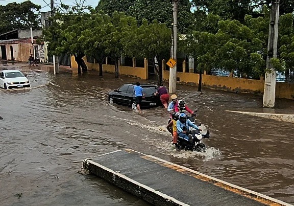 DER interdita trecho de rodovia após transbordamento da Lagoa de Extremoz