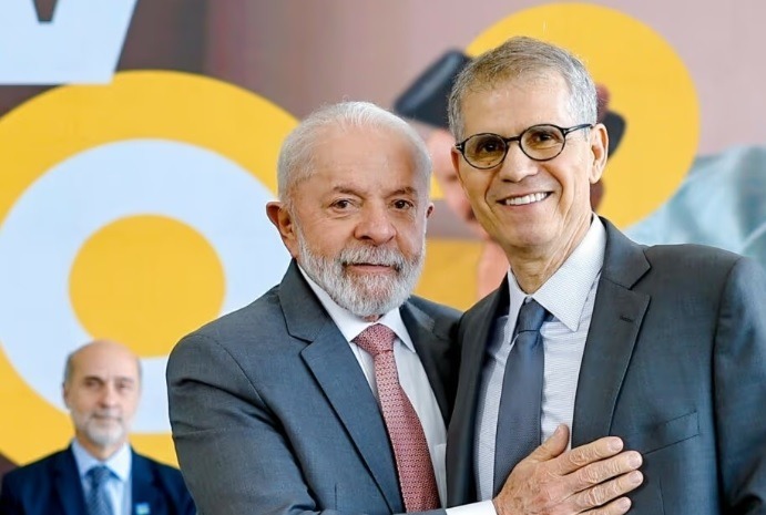 TSE dá 48 horas para Lula explicar uso de perfis oficiais para divulgar ações do governo