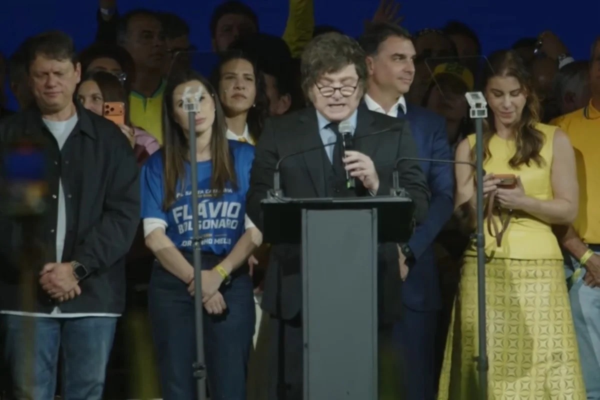 Governo chama embaixador do Brasil na Argentina após discurso de Milei