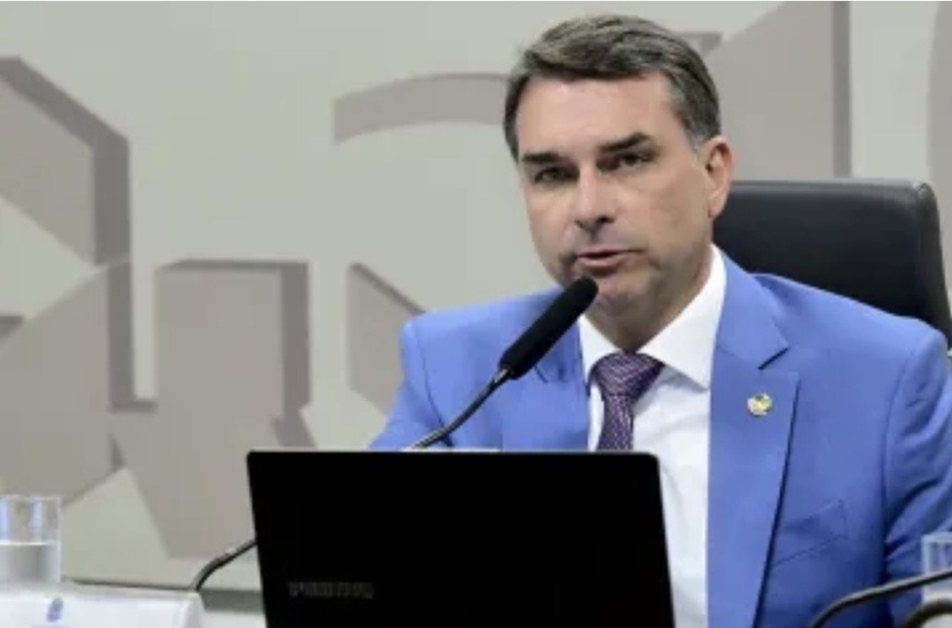 Flávio deve prestar depoimento hoje sobre suposta calúnia a Lula