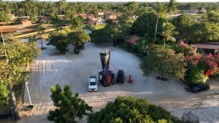 VÍDEO: Estátua de 11 metros em homenagem ao Diabo é inaugurada em templo no Ceará