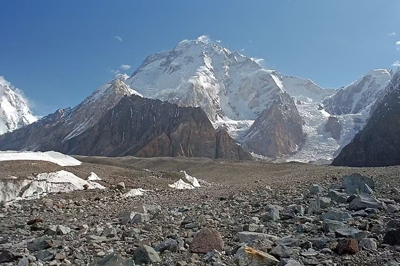 Recordista mundial e outros nove alpinistas morrem em avalanche no Paquistão