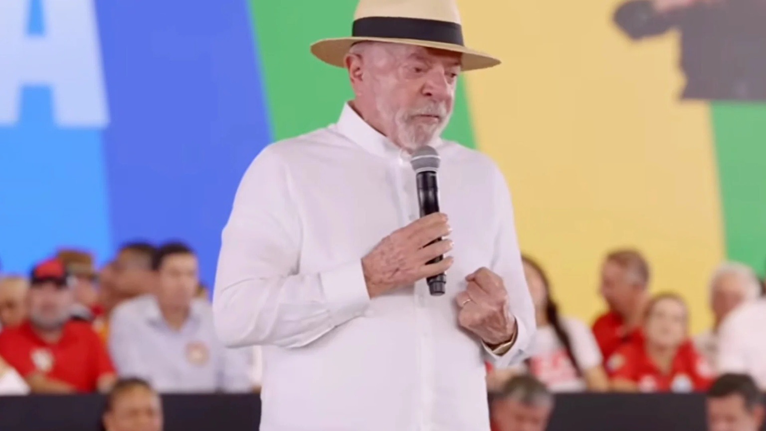VÍDEO: Lula pede votos na Bahia, mas lei só permite a partir de 16 de agosto