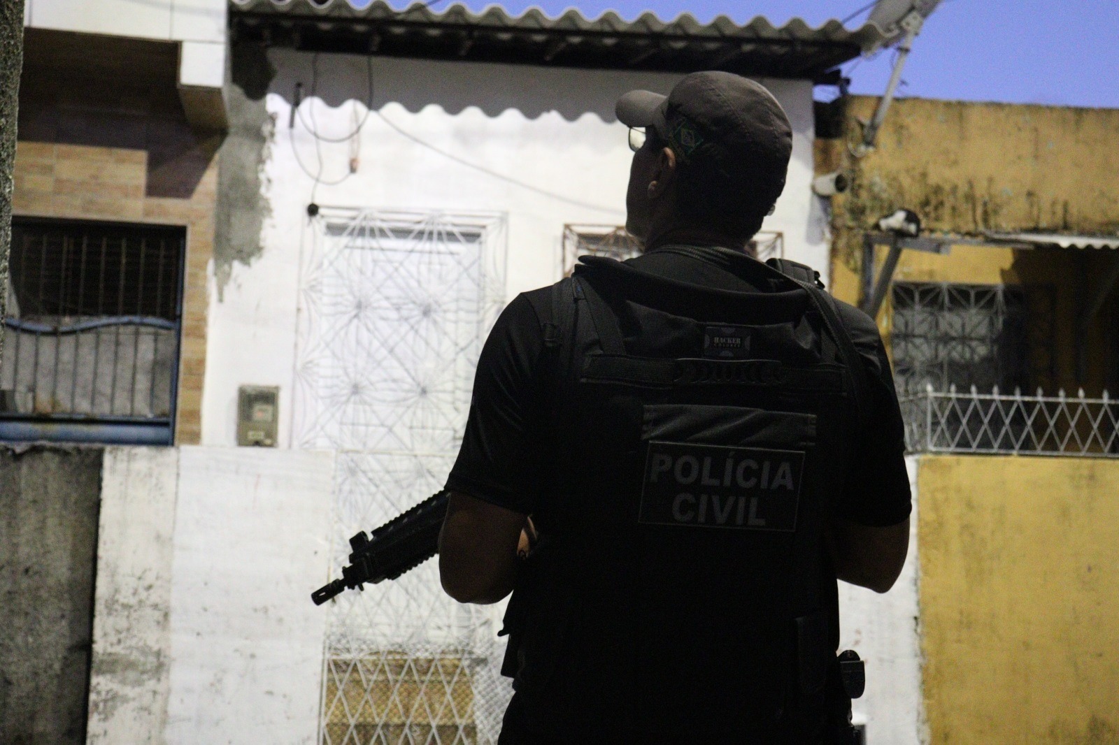 Ex-companheiro instala GPS no carro da mulher, descumpre medida protetiva e é preso no RN