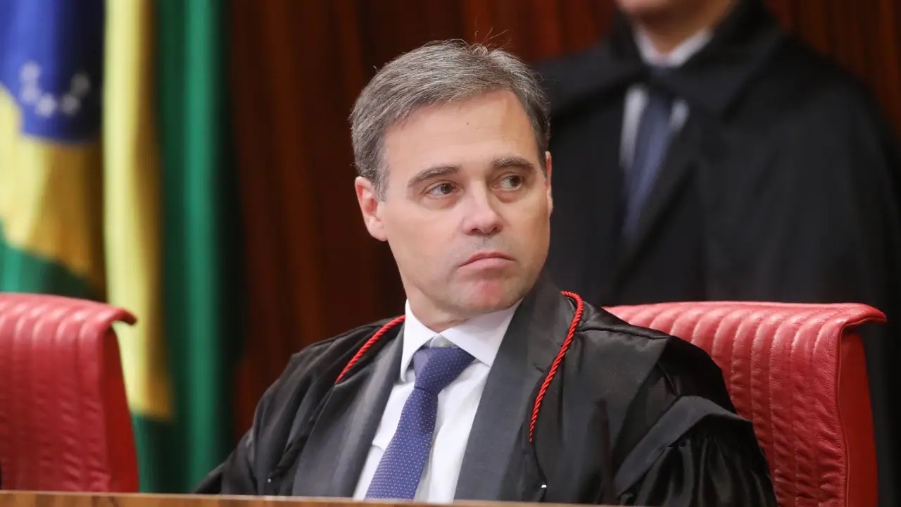 André Mendonça determina preservação de gravações do PT sobre congresso e projeto de Lula