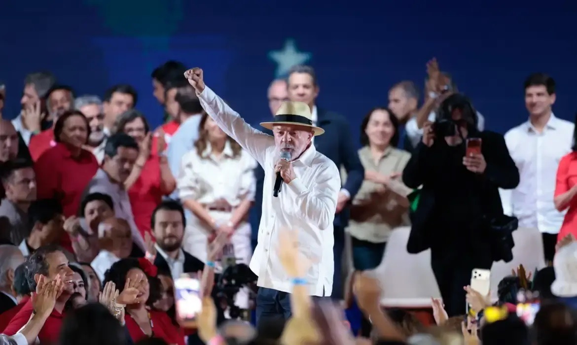 Patrimônio de candidatos de esquerda no Brasil subiu até 870% nos últimos anos