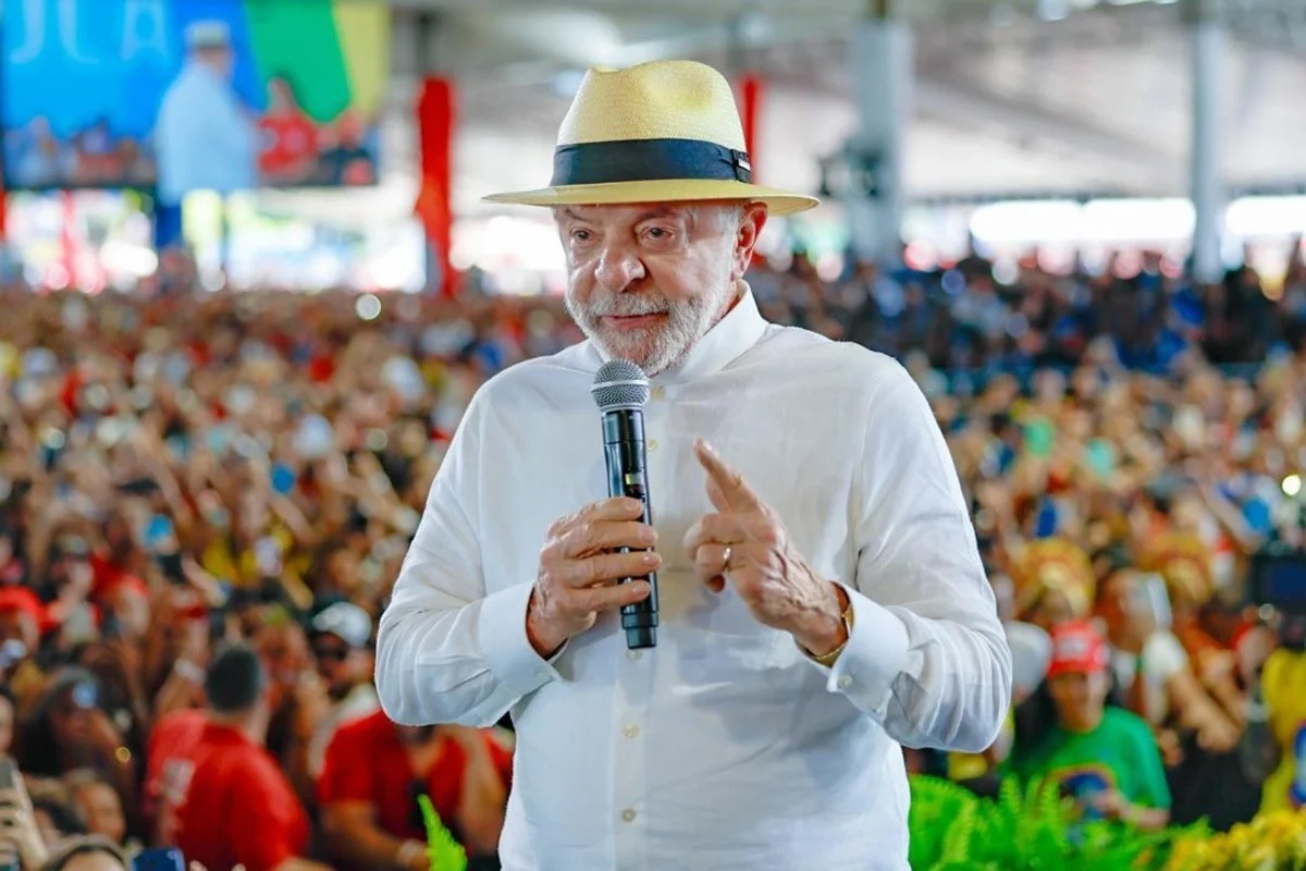 Lula minimiza caso de ex-assessor e dispara: "Quem nunca pediu empréstimo a um amigo?"