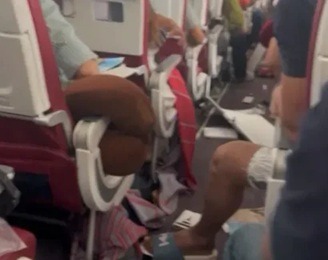 VÍDEO: Turbulência em voo internacional deixa ao menos 17 feridos